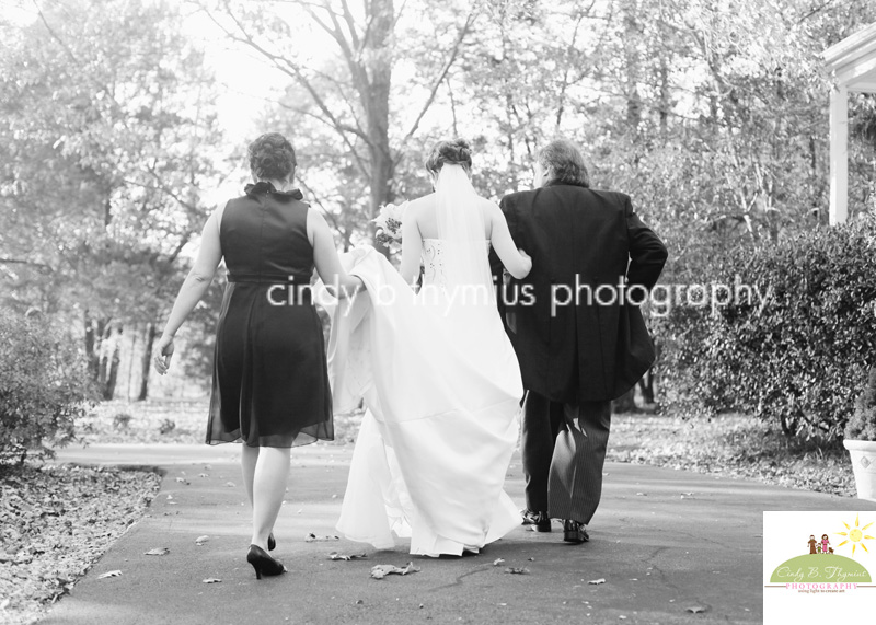 bride walking memphis tn wedding